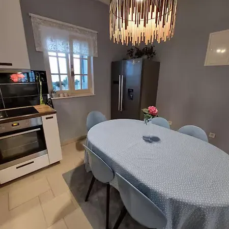Mediterranea Seaview Primo - Four Bedroom Ferienhaus Primošten